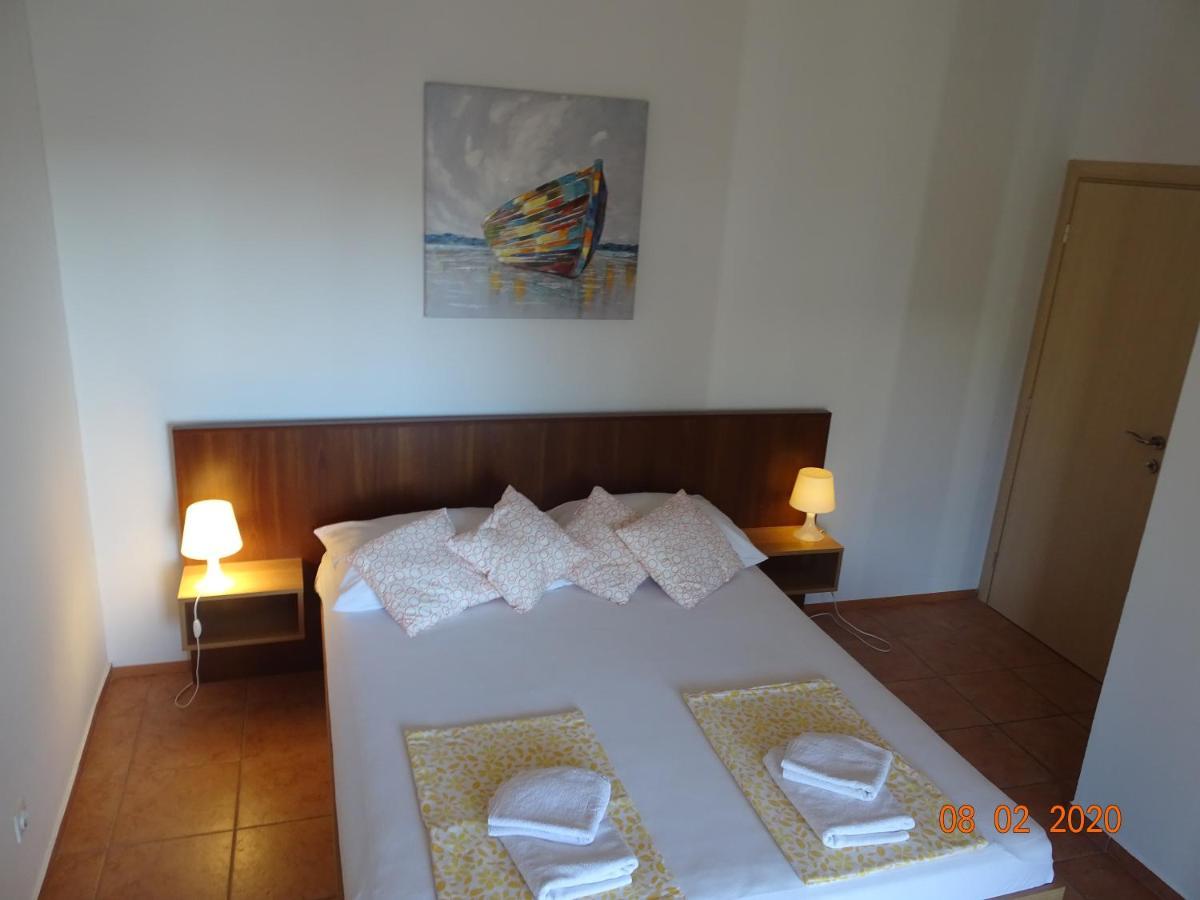 Apartments Antea & Magdalena Pirovac Ngoại thất bức ảnh