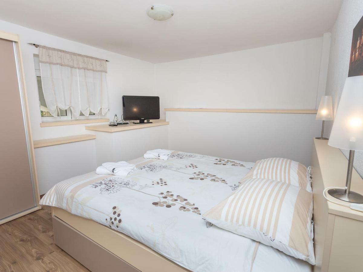 Apartments Antea & Magdalena Pirovac Ngoại thất bức ảnh
